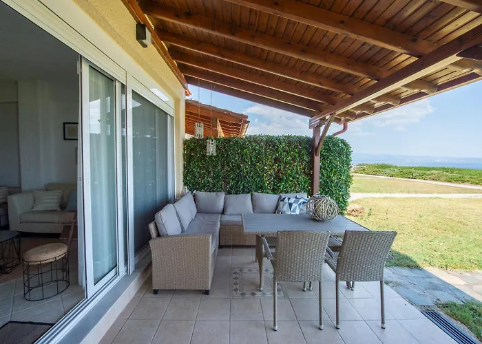 Thea * Nea Poteidaia